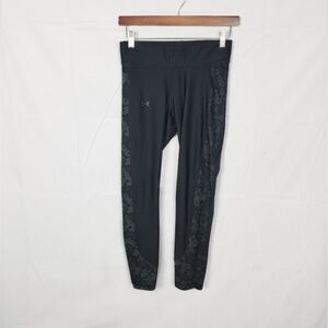 Women's Medium Under Armour Black Leggings with Textured Side Panels